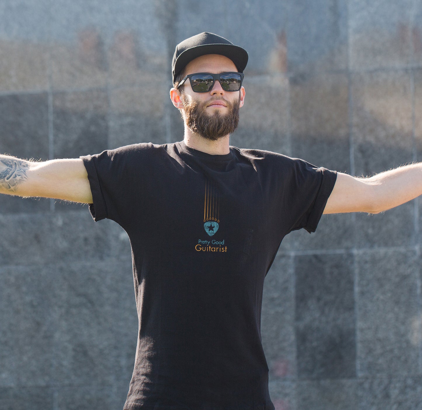 'Pretty Good Guitarist' Pick & Strings Unisex t-shirt